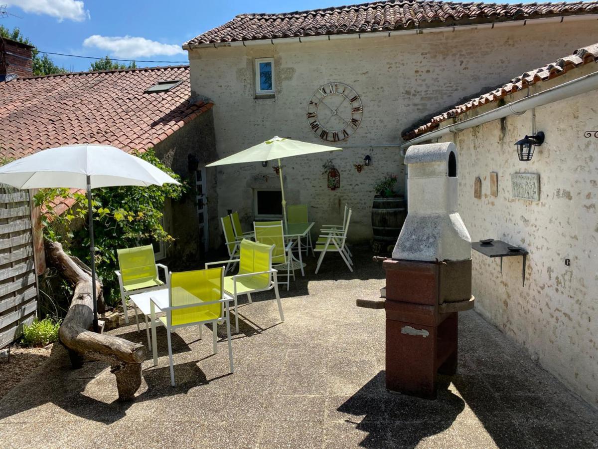 Le Gite Au Coin Des Abeilles La Caillere-Saint-Hilaire ภายนอก รูปภาพ