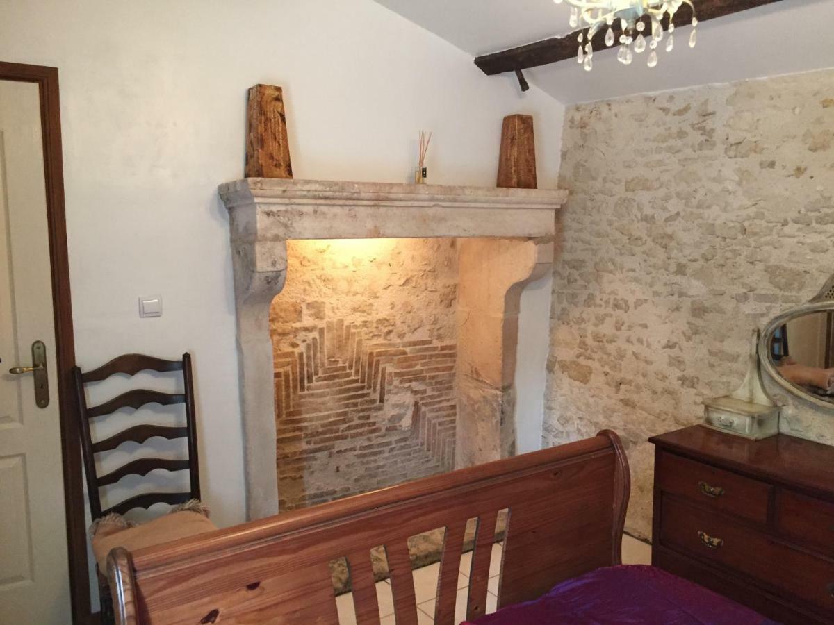 Le Gite Au Coin Des Abeilles La Caillere-Saint-Hilaire ภายนอก รูปภาพ