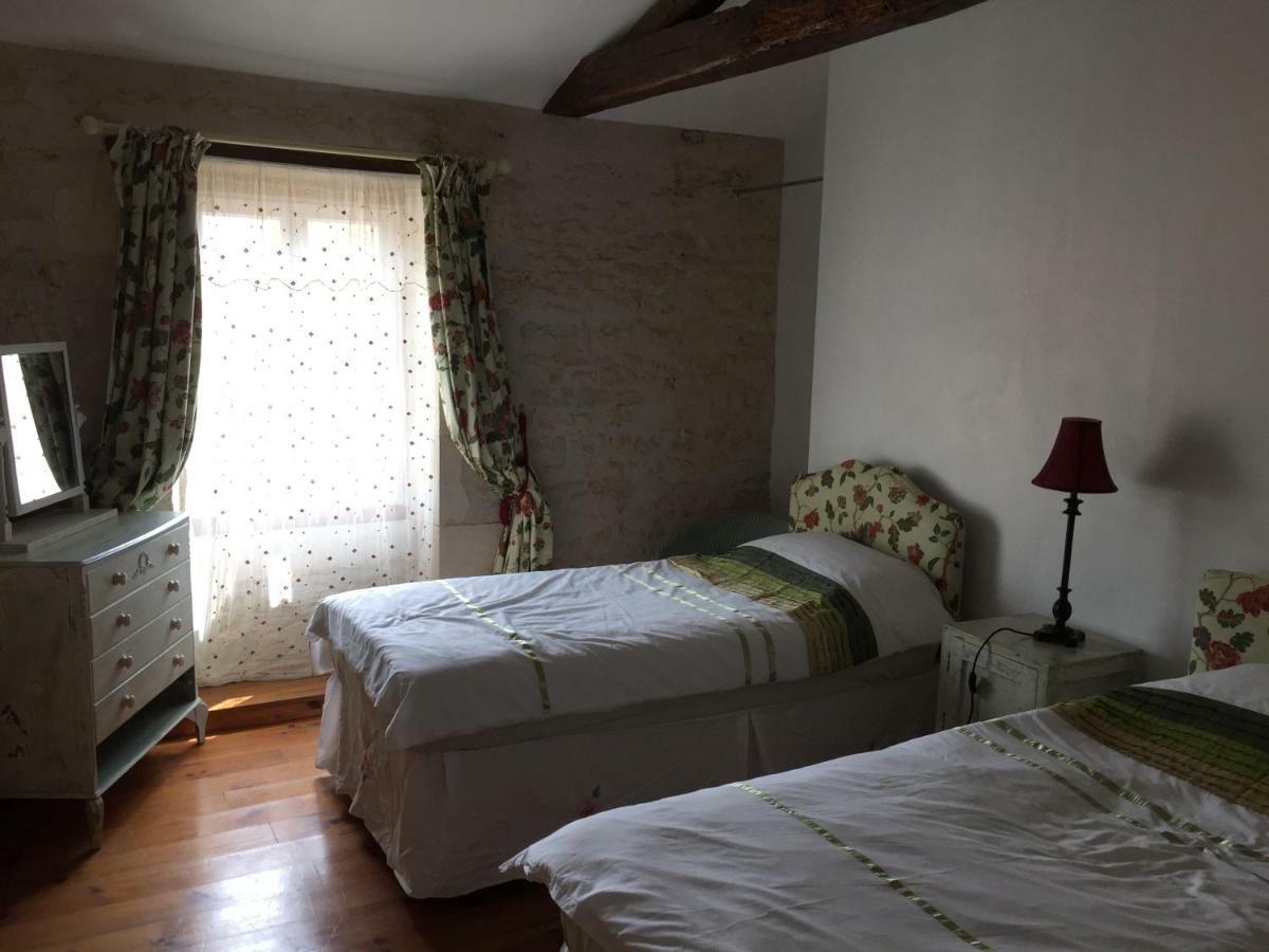Le Gite Au Coin Des Abeilles La Caillere-Saint-Hilaire ภายนอก รูปภาพ
