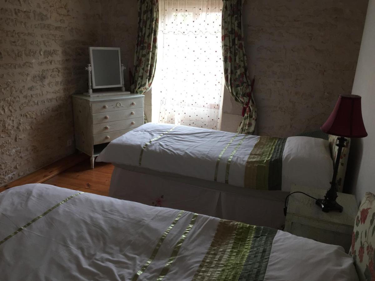 Le Gite Au Coin Des Abeilles La Caillere-Saint-Hilaire ภายนอก รูปภาพ